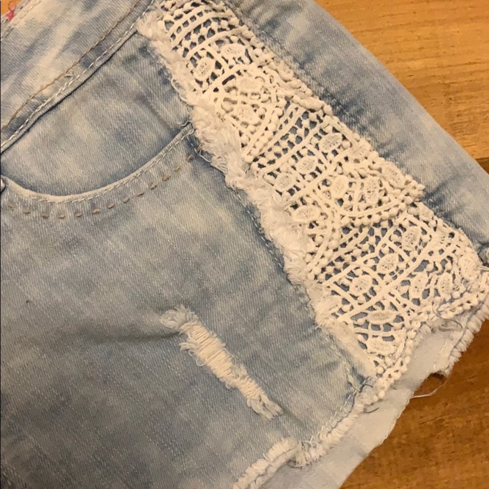 Women’s detailed Jean shorts - Picture 5 of 6